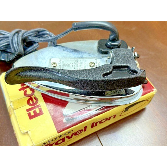 Advantage 2319E Electric Travel Iron Vintage Folding Handle 8' Cord, Box, Works! - Picture 9 of 16